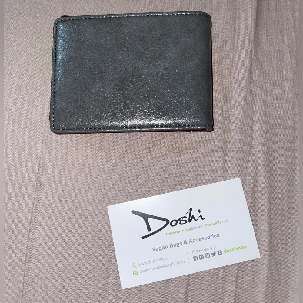 BNIB Doshi Vegan Leather Grey Gender Neutral Slim Wallet Red Interior